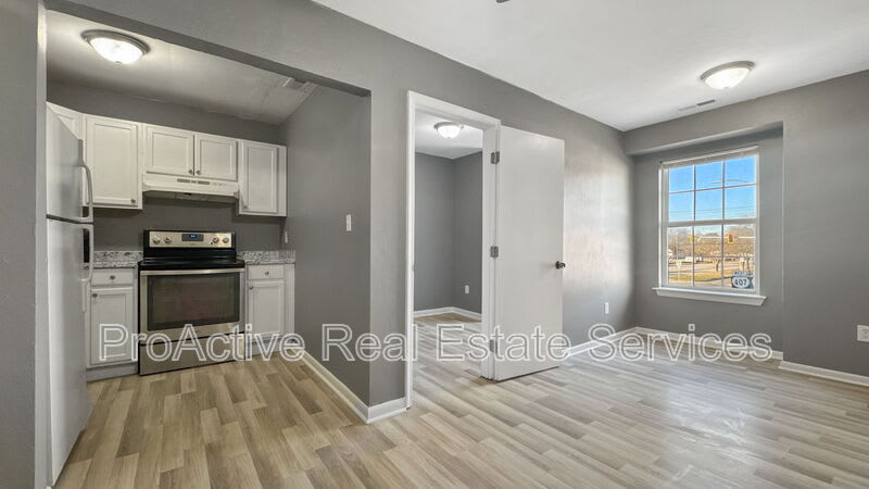 1100 Wilson Rd – photo 2
