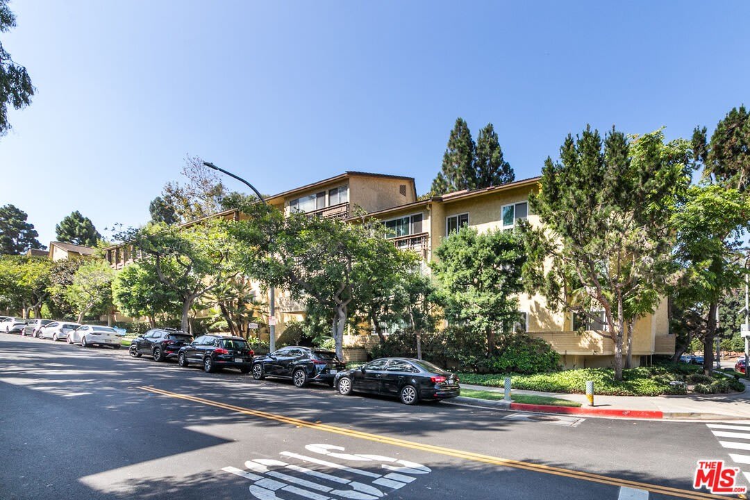 5600 Kensington Way – photo 3