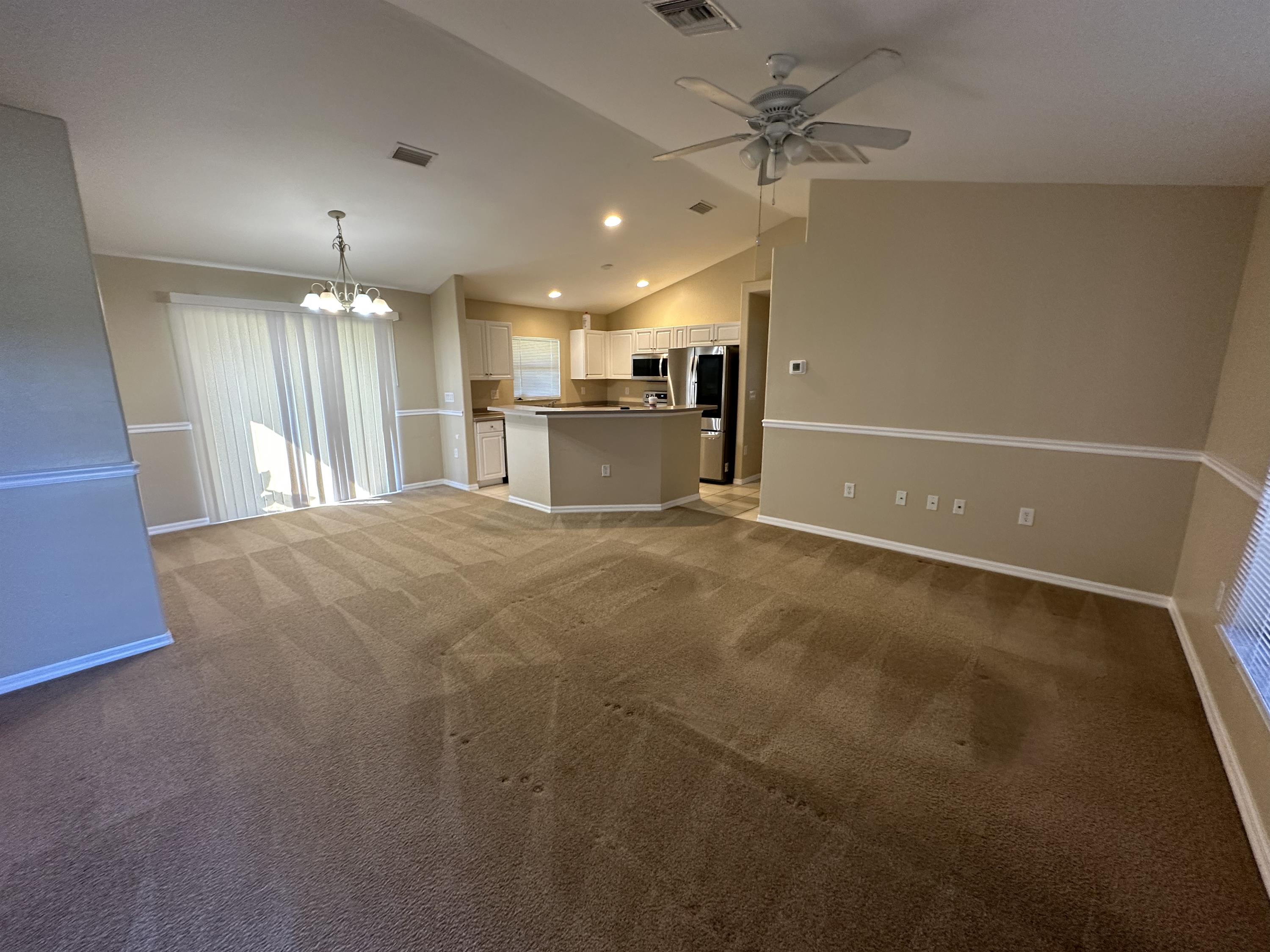 2901 33 St SW – photo 2