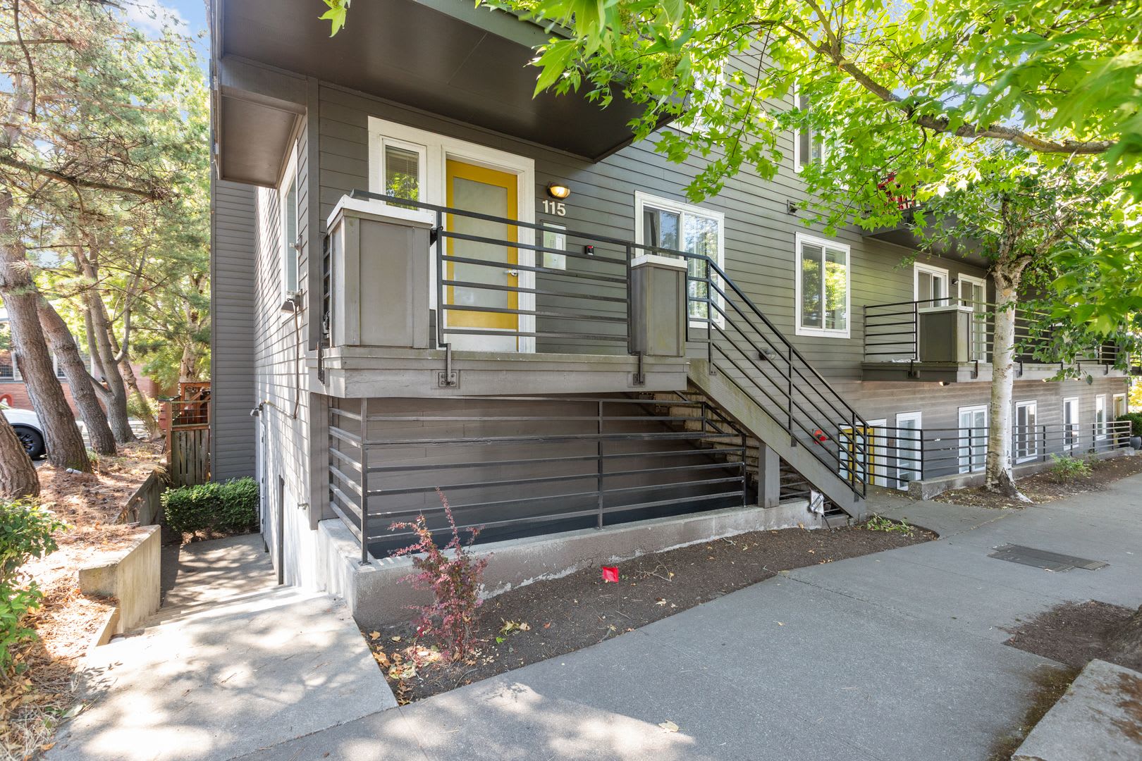 2-Bedroom Queen Anne Condo with Secured Parking – photo 1