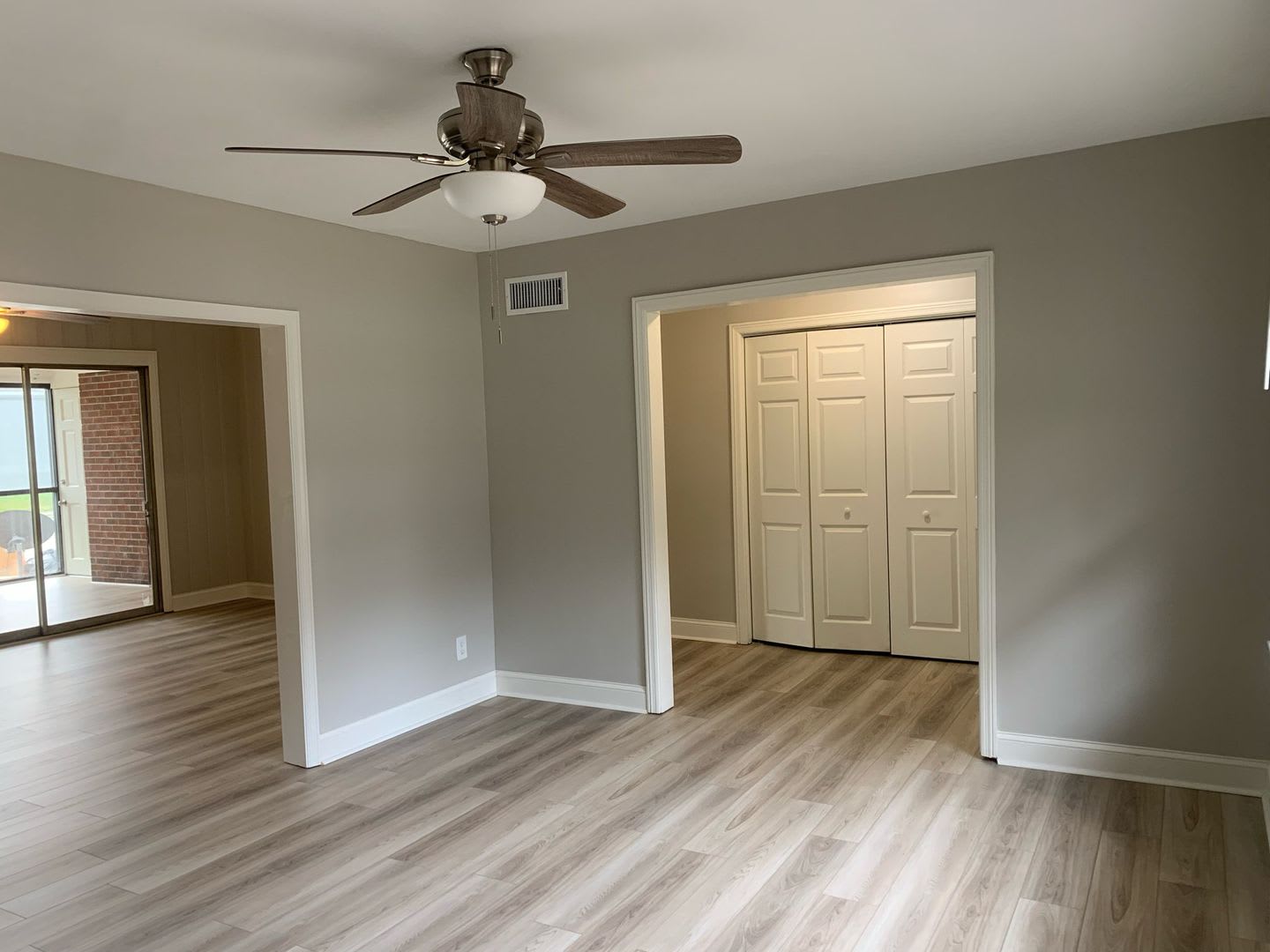 Now Leasing: First Month Free &amp; No Deposit! Two Bedroom Duplex Apartment Near Southside/516 – photo 3