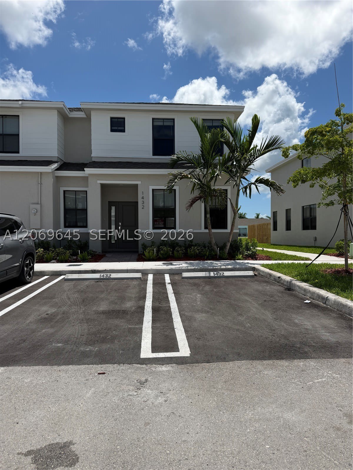 1432 NE 4th Ave – photo 1