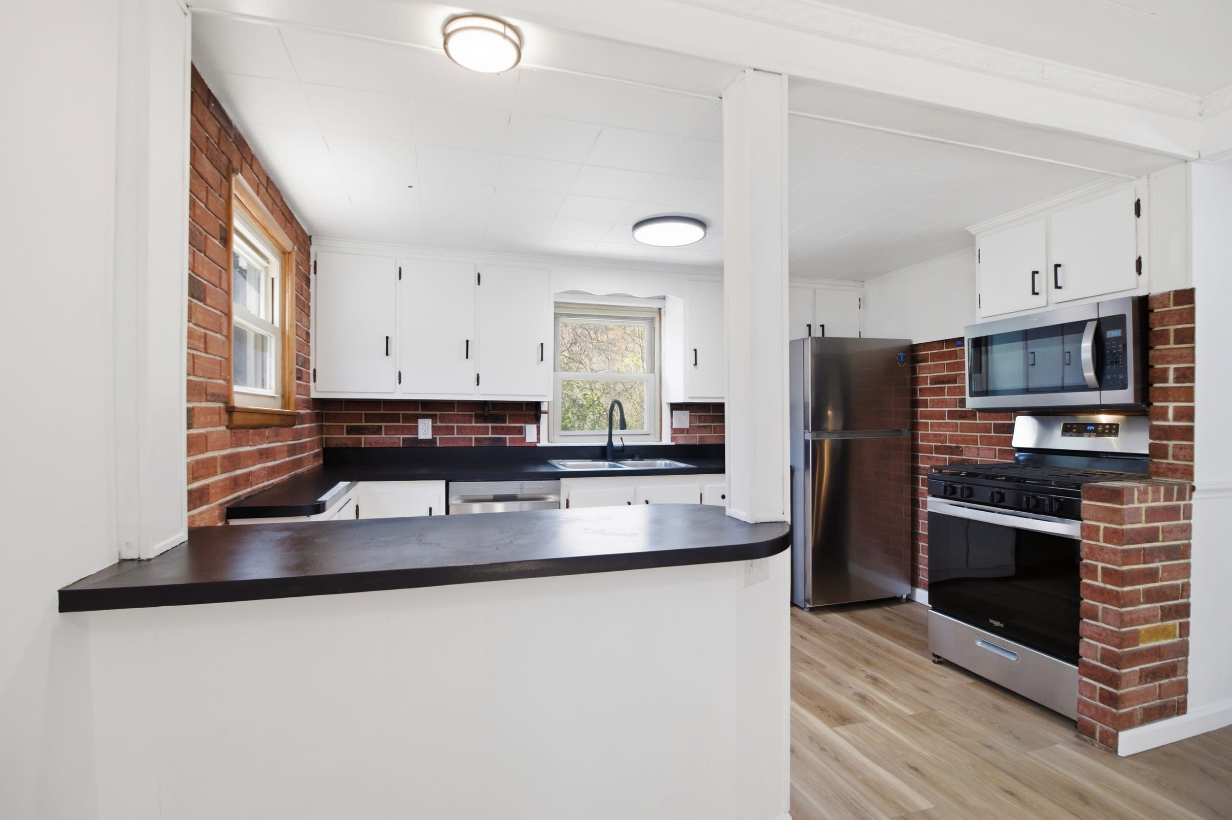 975 Washburn St – photo 3
