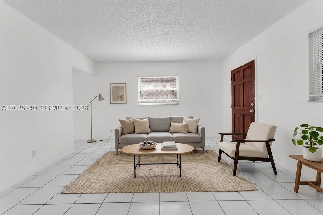 321 SW 1st Ct – photo 2