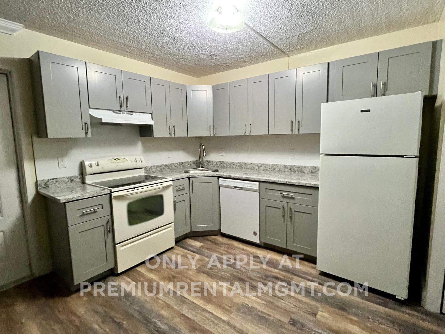 1 Bedroom 2nd Floor Condo in East Orlando with Laminate Flooring and Scenic Balcony View! – photo 2