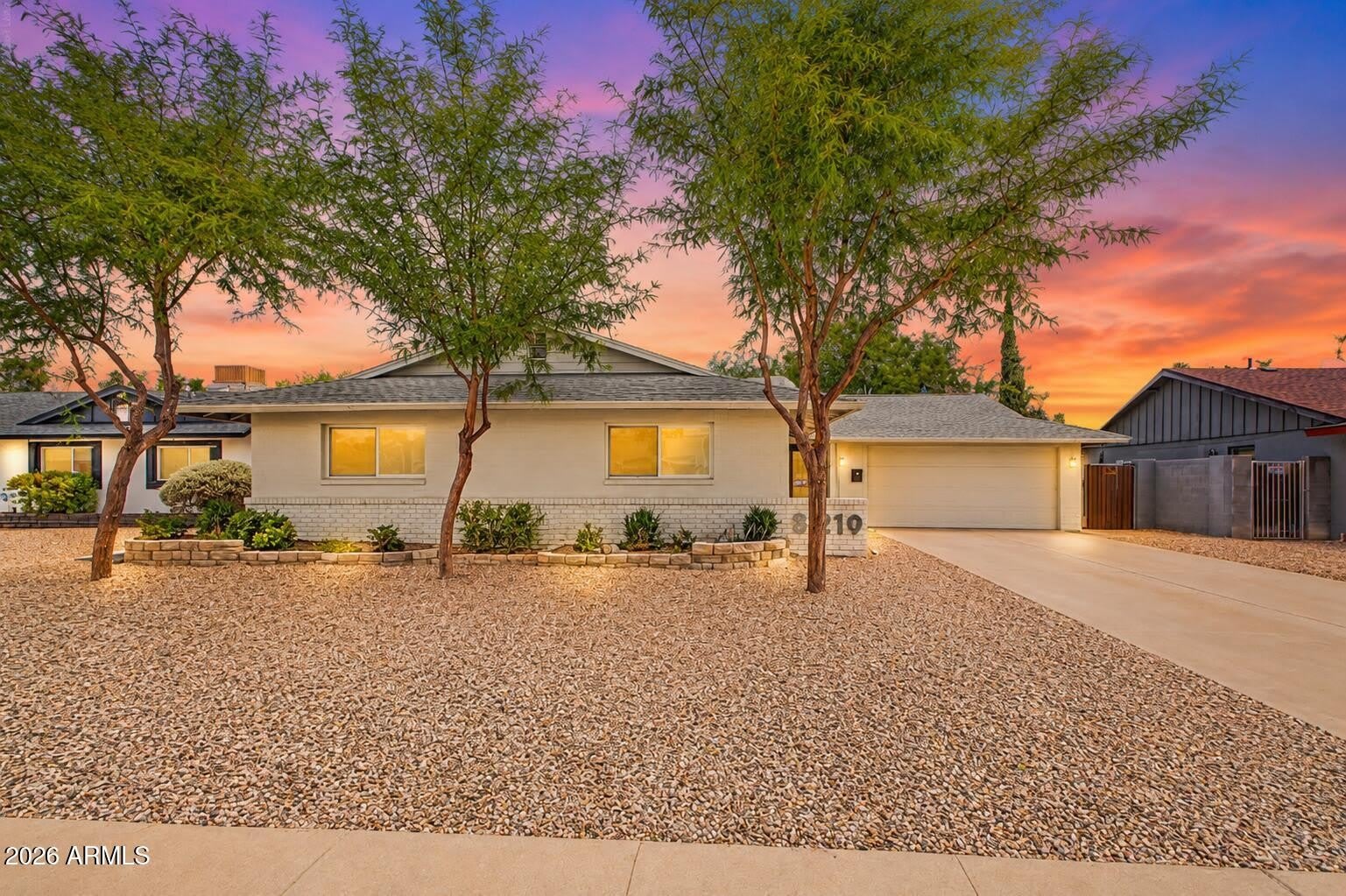 8219 E VALLEY VIEW Road – photo 2