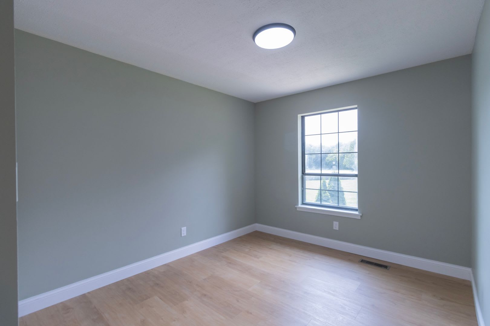 Beautifully Updated 3BR Home w/ Bonus Room, Fenced Yard &amp; Garage – photo 5