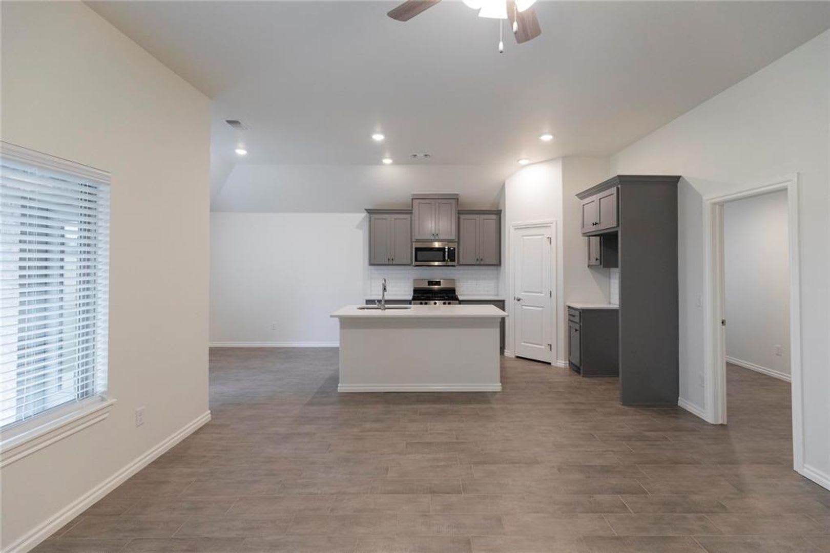 Beautiful 4 Bedroom 2 Bathroom Home in Cedar Lane Community with Storm Shelter (Neighborhood Pool and Park) – photo 2