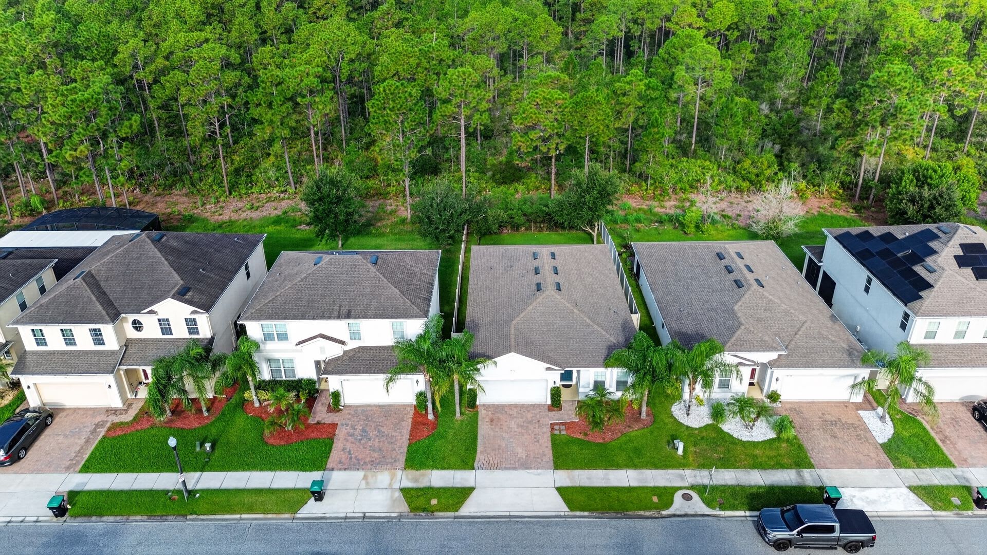 Beautiful 4 3 With Fenced Yard In Hunters Creek Available Now – photo 3