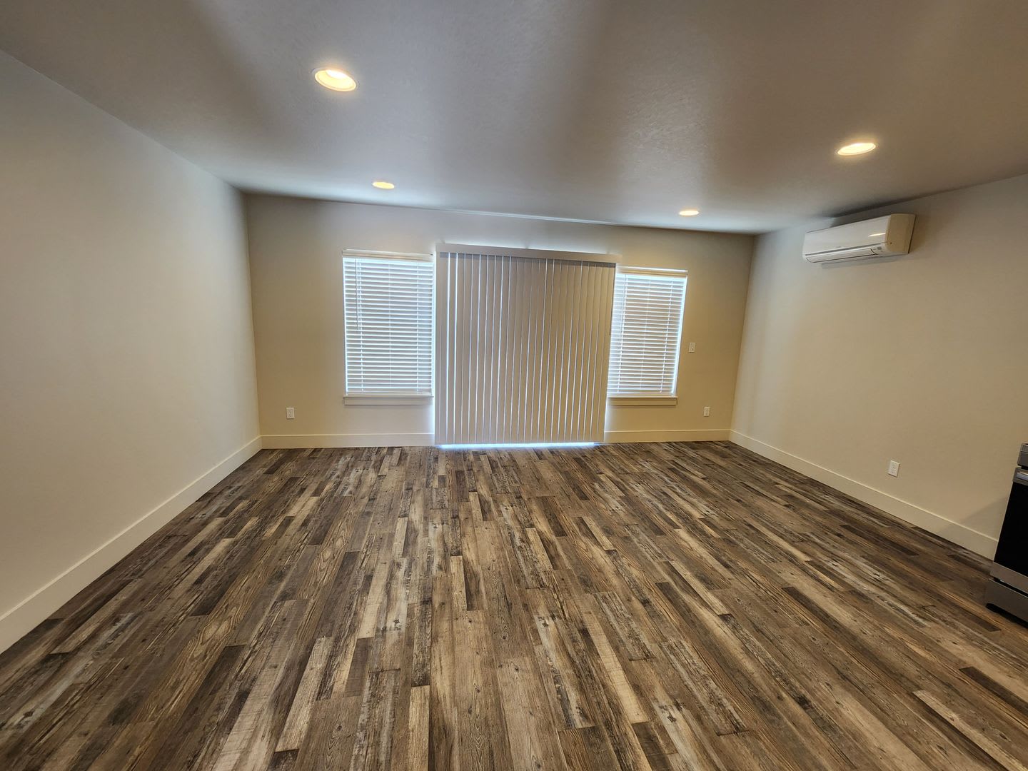 2 Bedroom 2.5 Bath in Winlock – photo 4