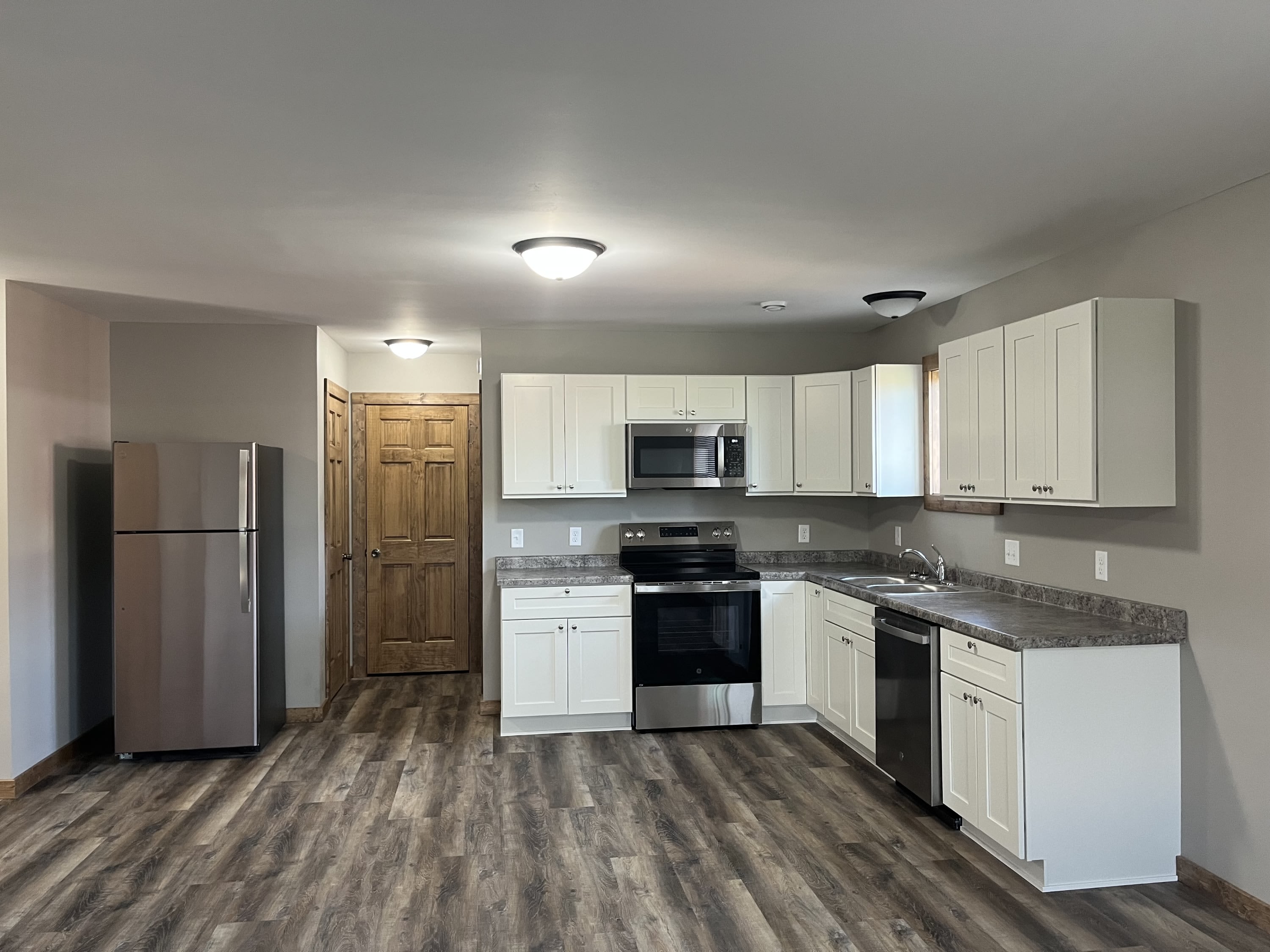 650 Luiken Street – photo 1