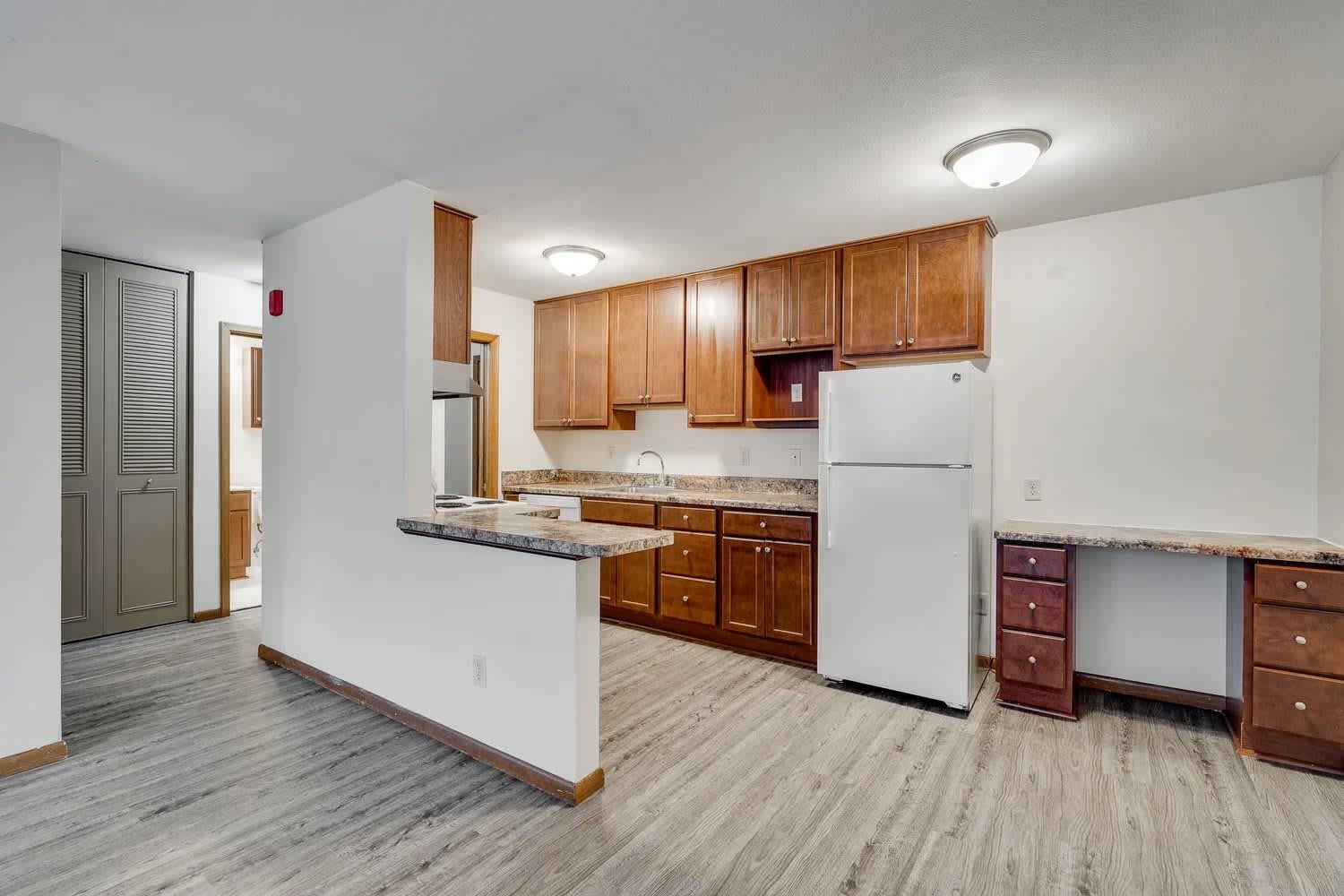 Bryant Manor Apartments – photo 2