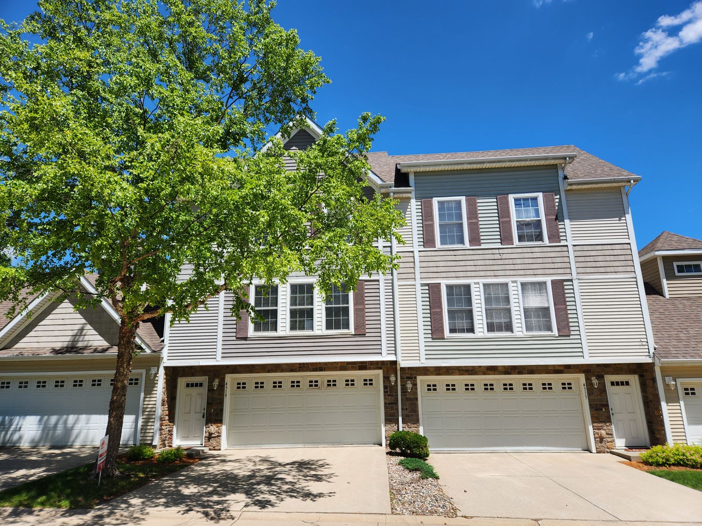 Now $1,550! Spacious Urbandale Townhome with 2-Car Garage, Deck & Lawn Care Included – photo 1