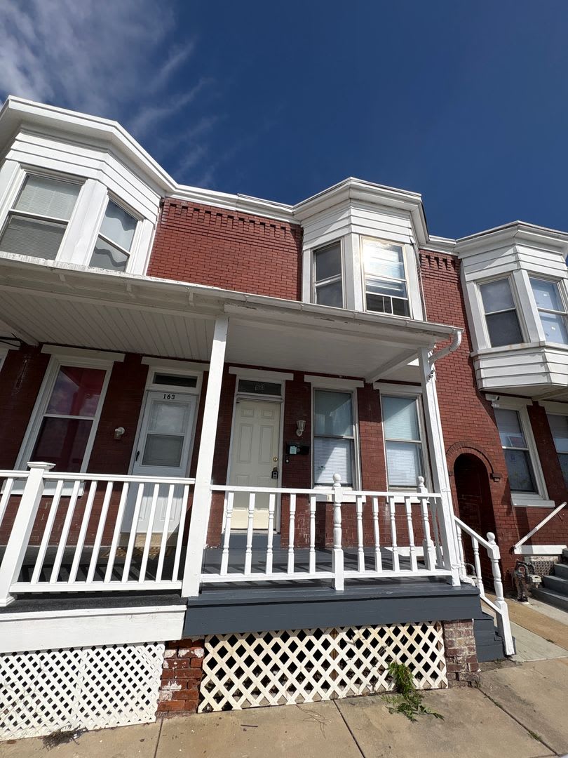 3 Bedroom 1.5 Bath House Near Central Market and Rev Stadium – photo 1