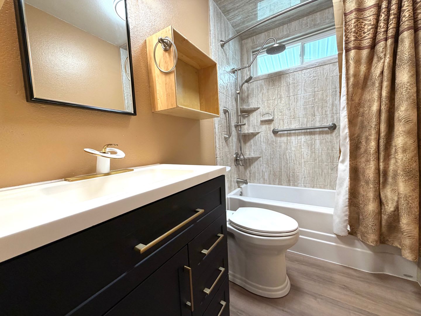 Renovated 3 Bedroom, 2 Bathroom House (Village Park) – photo 5