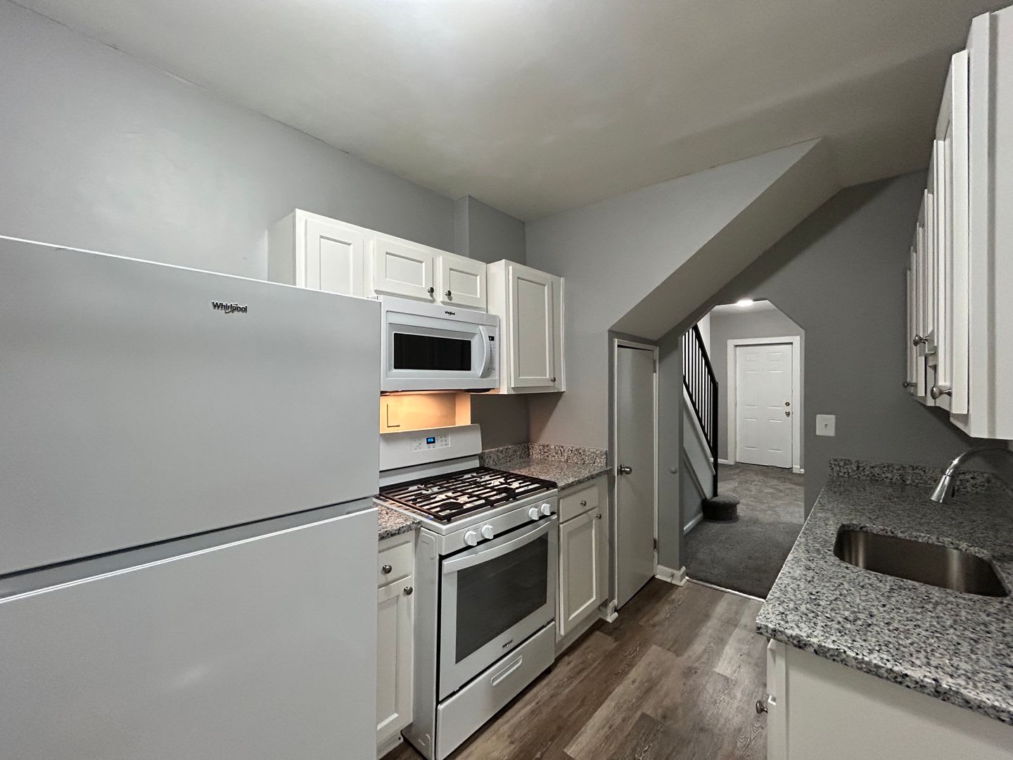 Baltimore 3 Bedrooms 1 Bathrooms Available – photo 3