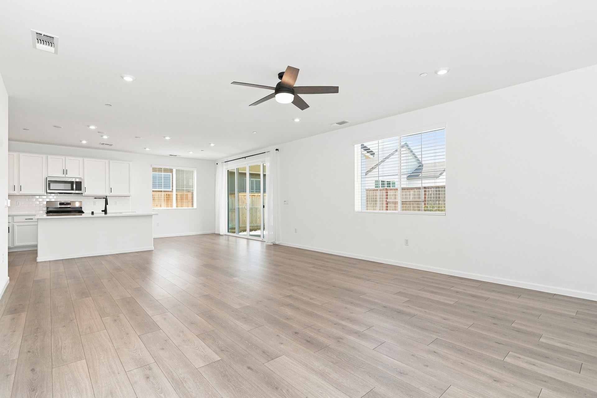 516 Silver Cloud Ct – photo 4