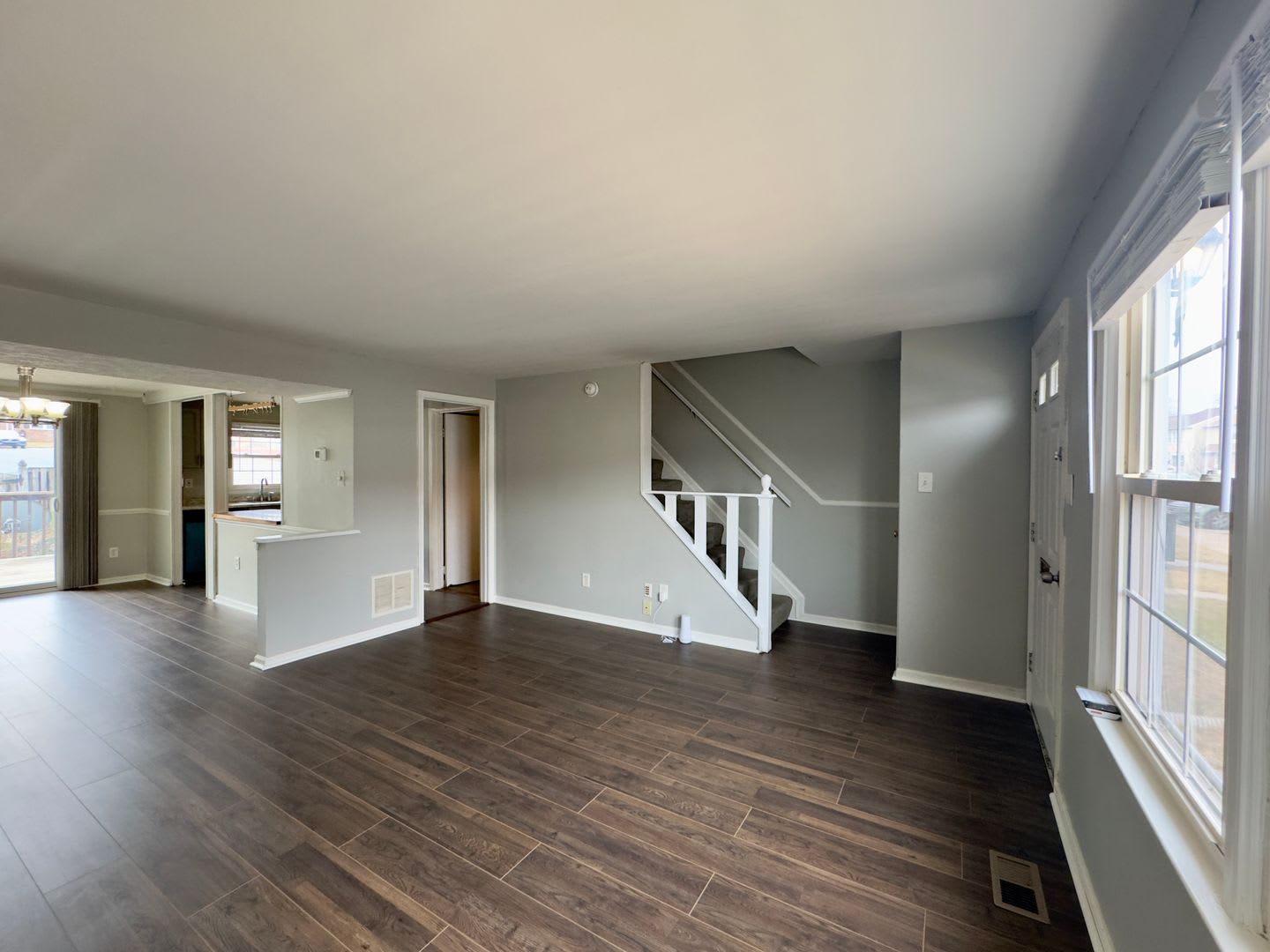 Charming 3BD/1.5BA Townhome in Rosedale, MD! – photo 3