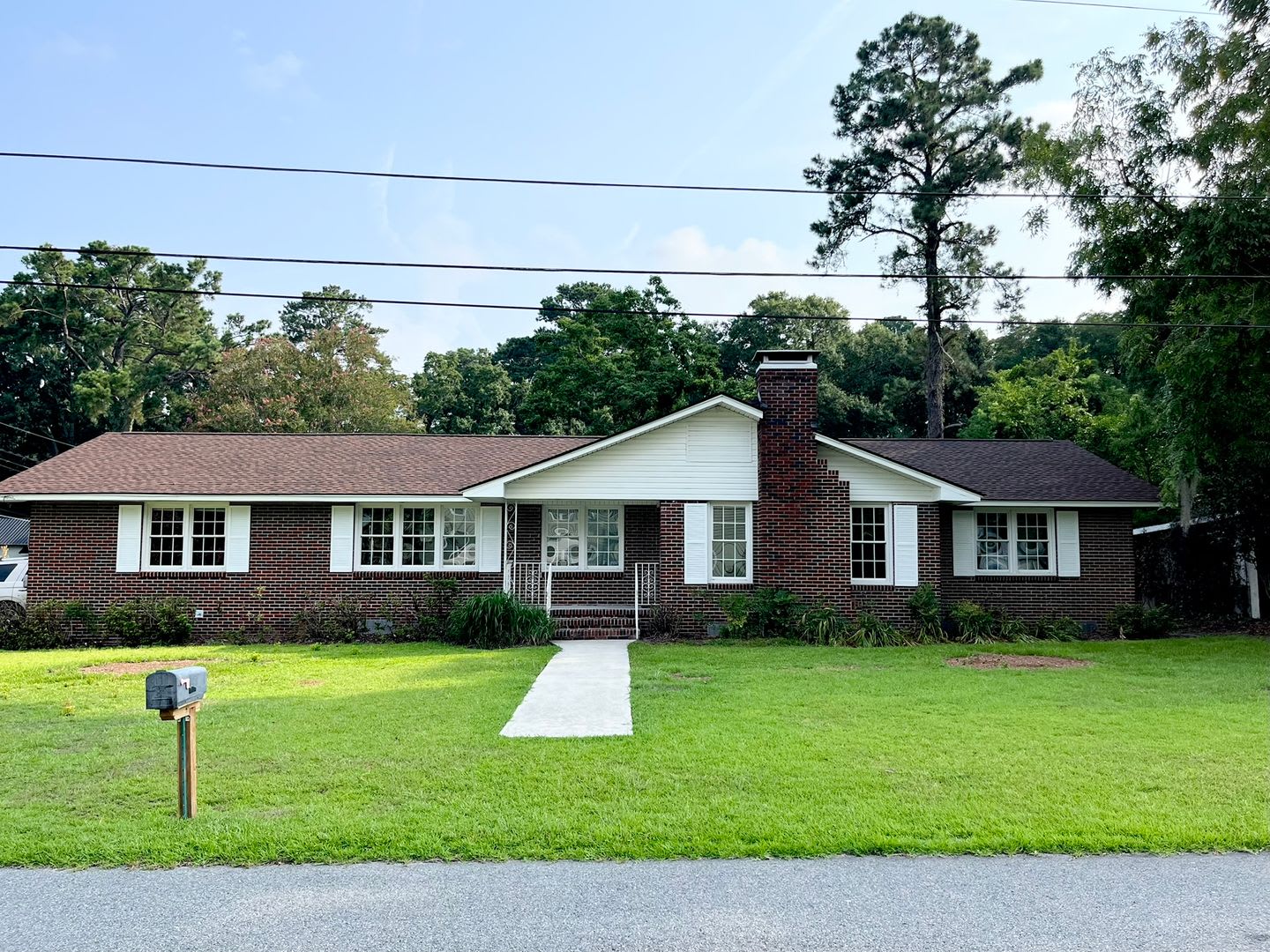 Charming 3 bed, 2 bath on Corner Lot in Old Pooler – photo 1