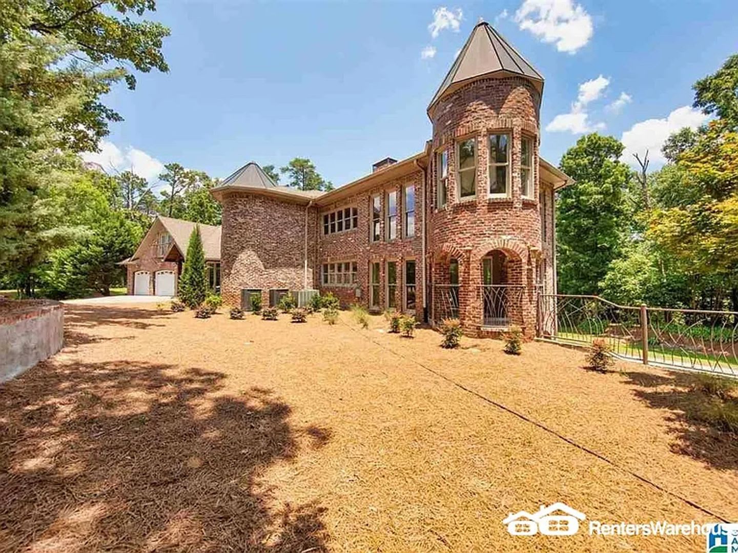 Remarkable 5 bedroom 6 bathroom estate loaded with charm – photo 2