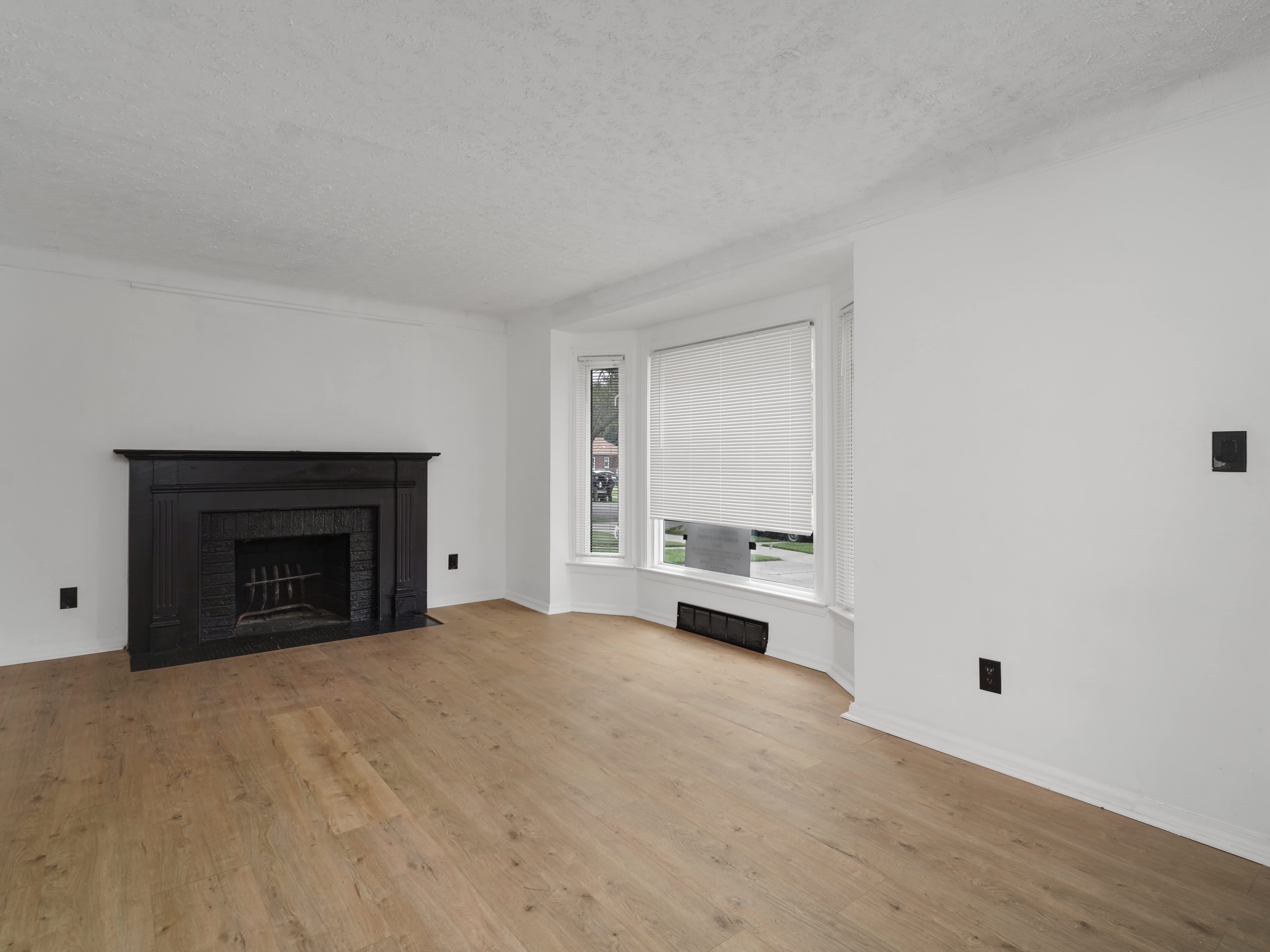 13891 Fairmount Dr – photo 4