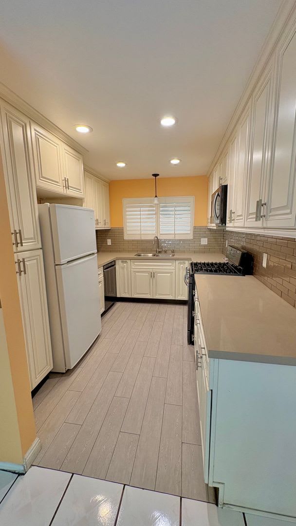 Spacious and bright Hawthorne front house – photo 2