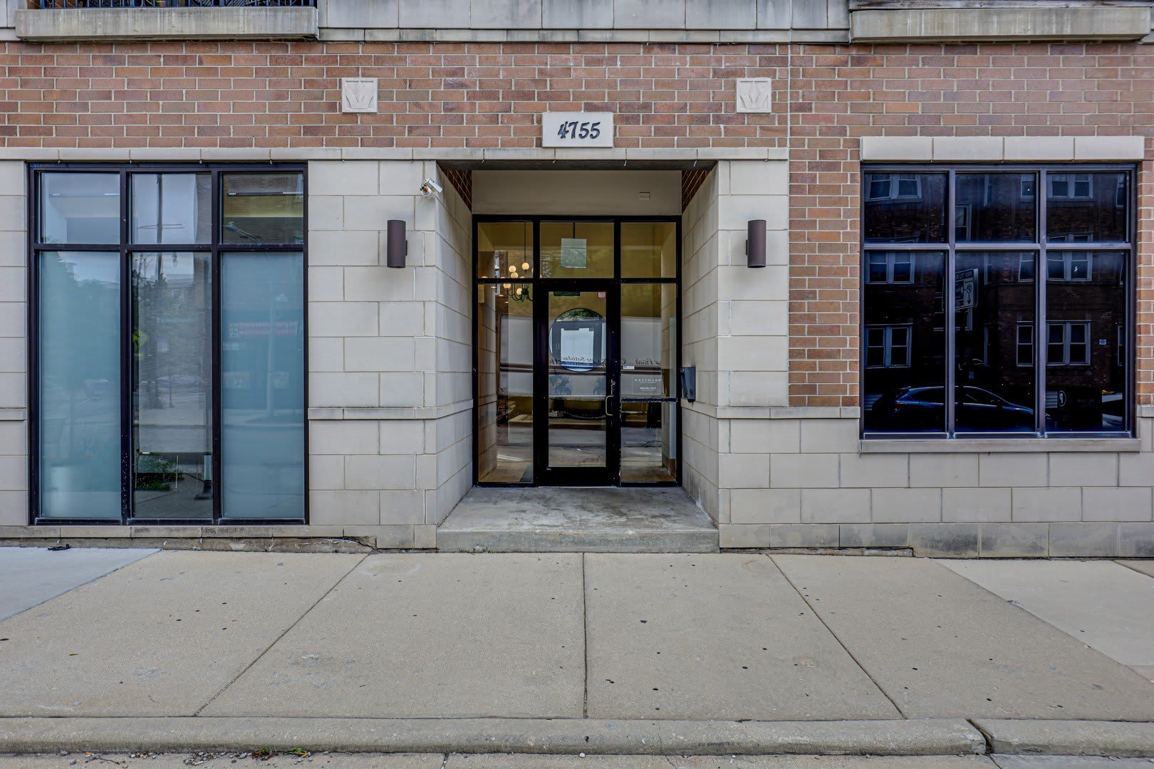 4755 N WASHTENAW Avenue – photo 2