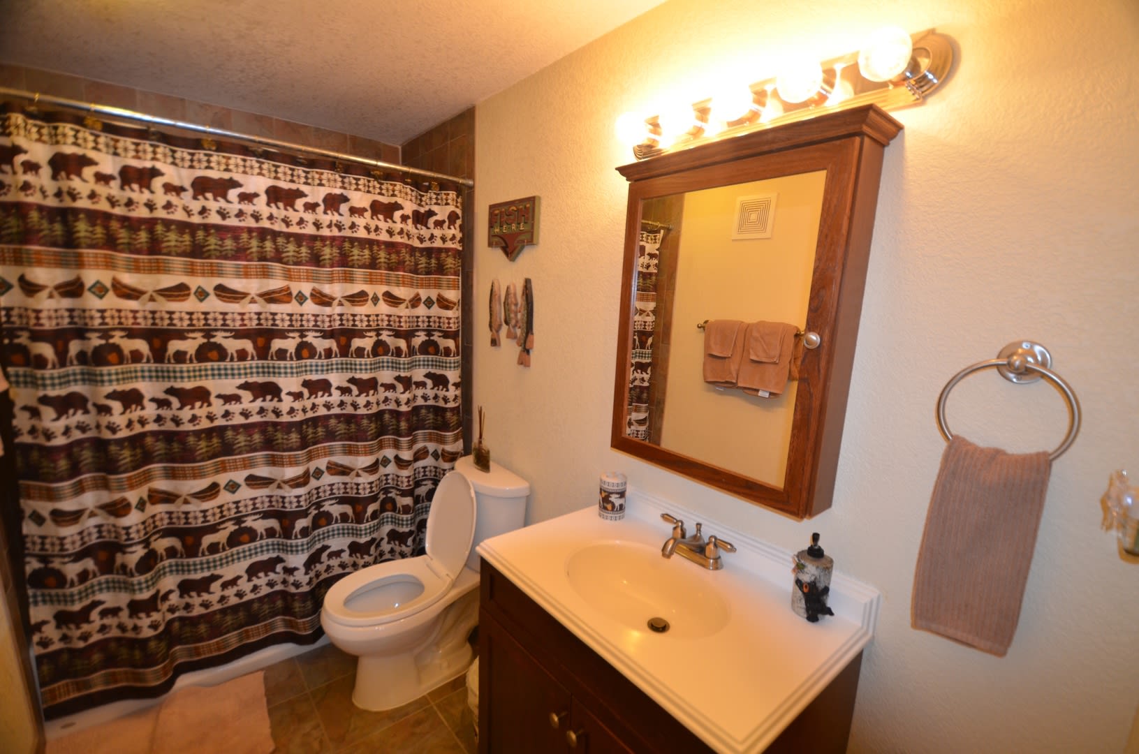 Walk out front door to Lake Dillon! Yacht Club Condo! Furnished! Great Natural Light! – photo 5