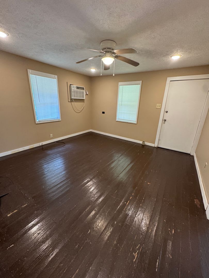 717 Washington St **MOVE IN SPECIAL** – photo 4