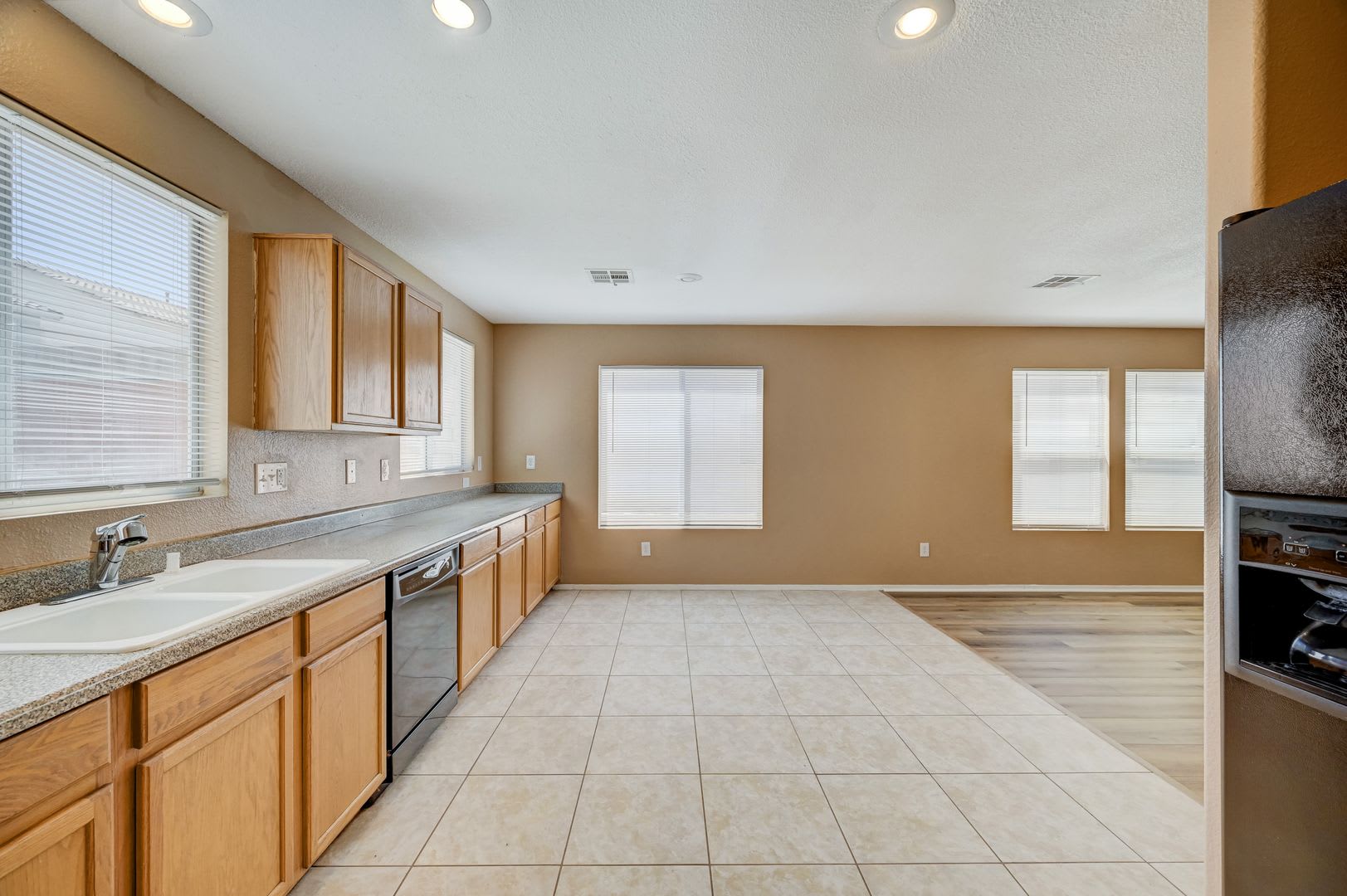 8621 Grand Pine 5Bd – photo 4
