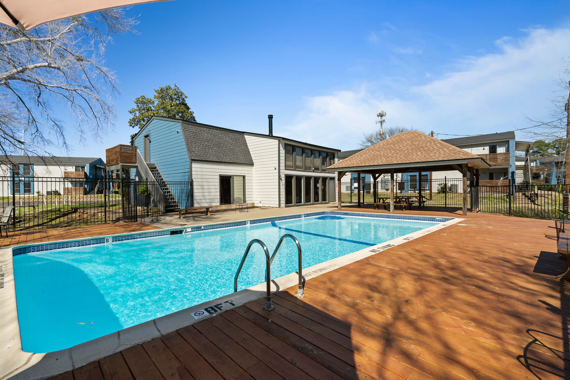 Longview – photo 1