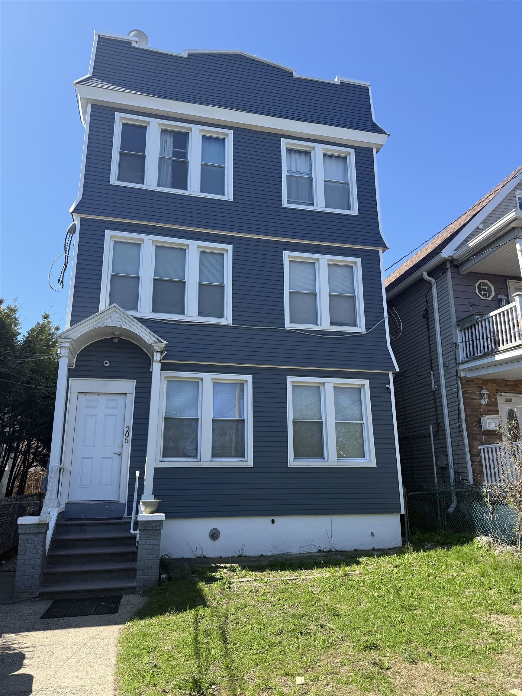 205 DUNCAN AVE – photo 1