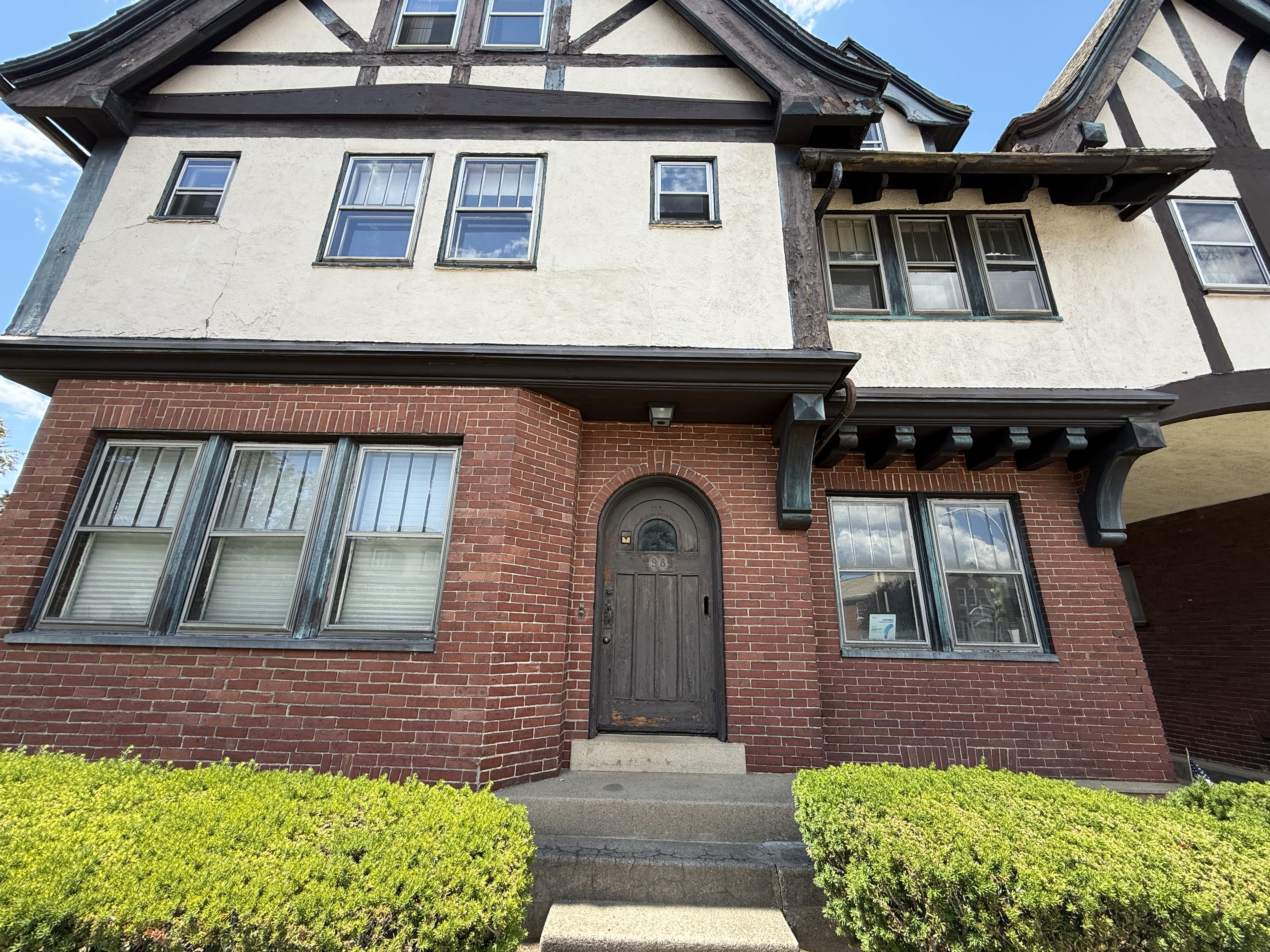 98 Mt Auburn St – photo 1