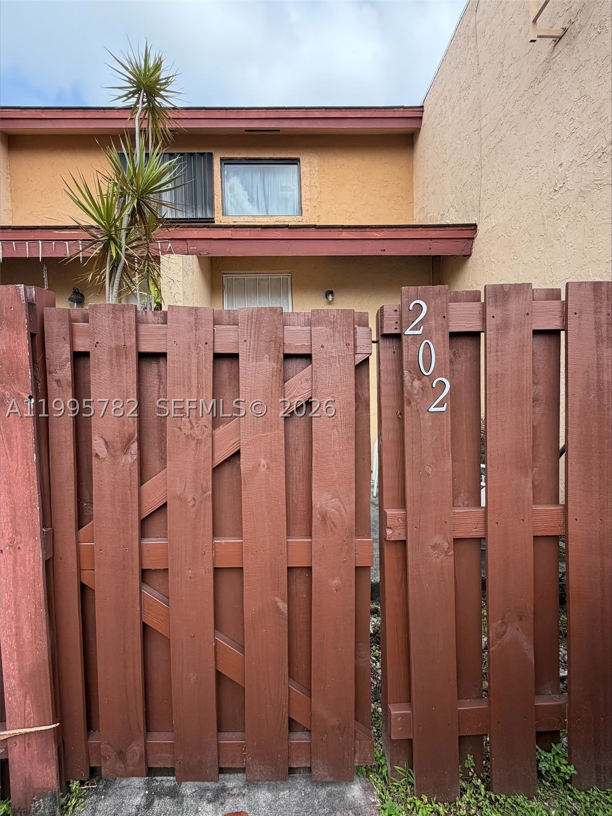 221 W Park Dr – photo 1