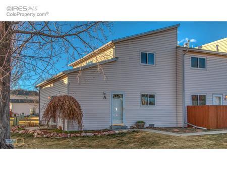 3bed 2 bath End Unit Townhouse Off Bike Path & Next to Park – photo 1