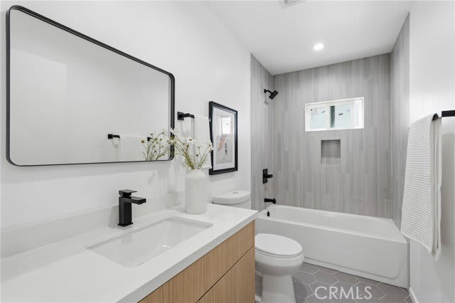 1430 Cloverdale Avenue – photo 5