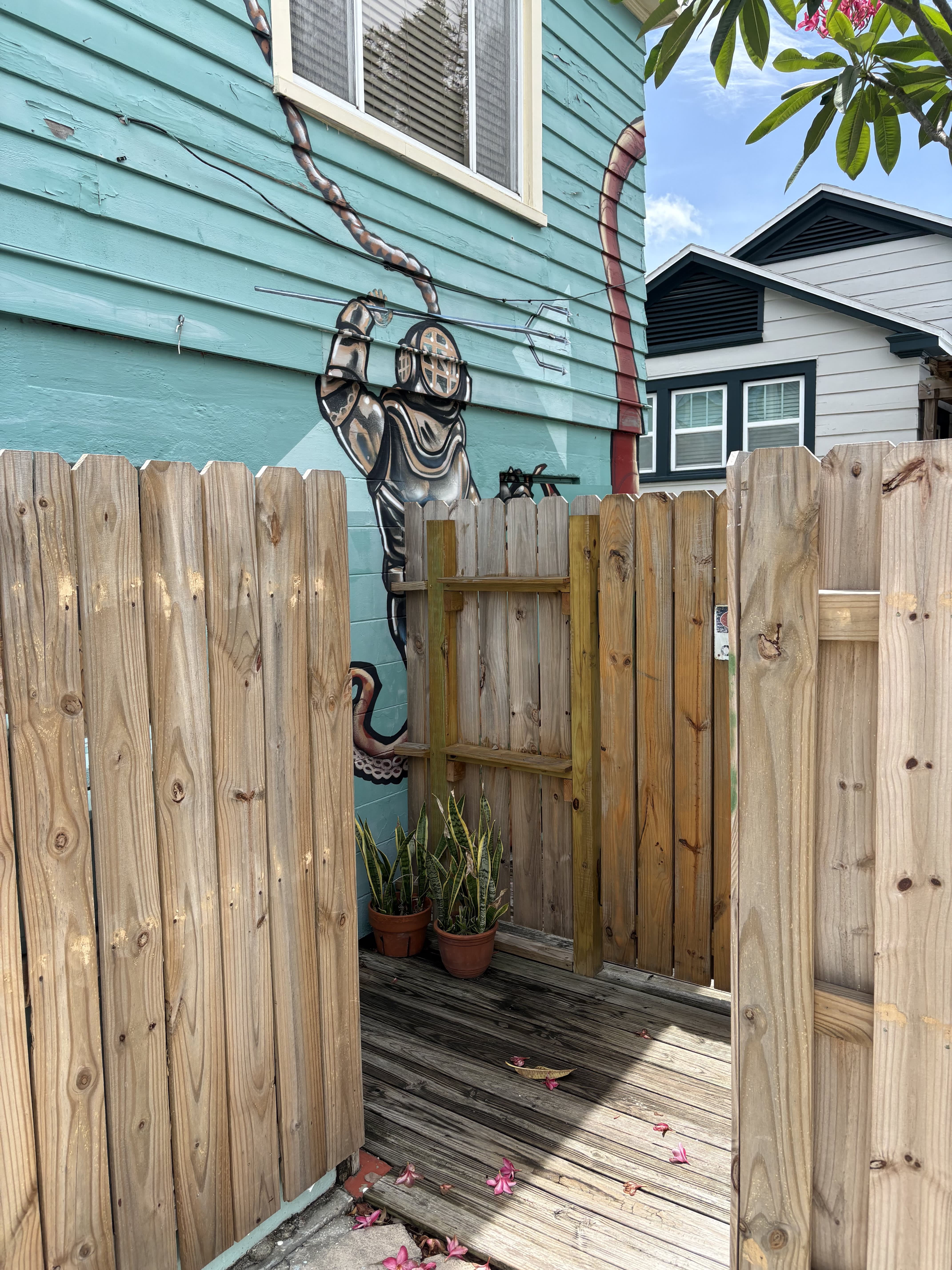 2635 Dartmouth Avenue North – photo 2