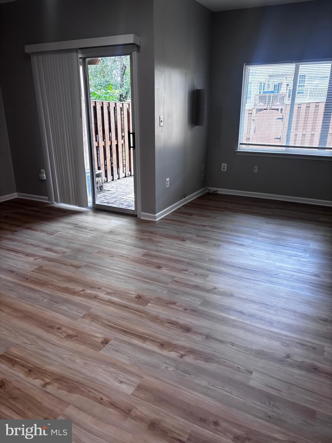 21779 BRONDESBURY PARK Terrace – photo 4