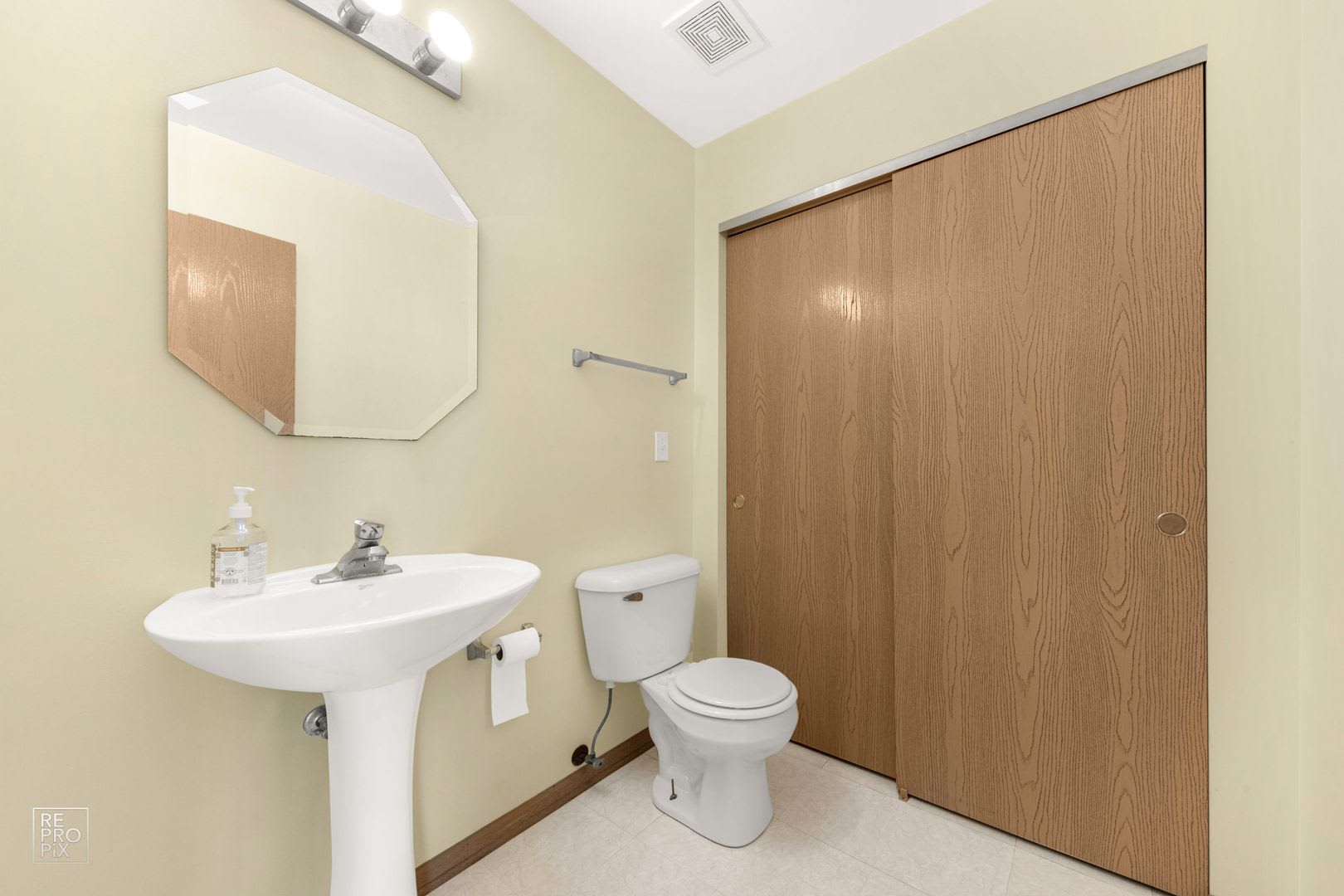 Grayslake Rental 2 Bedroom 2 5 Bathroom Townhome Cherry Creek Subdivision – photo 5