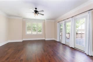 1060 Governors Lane – photo 4