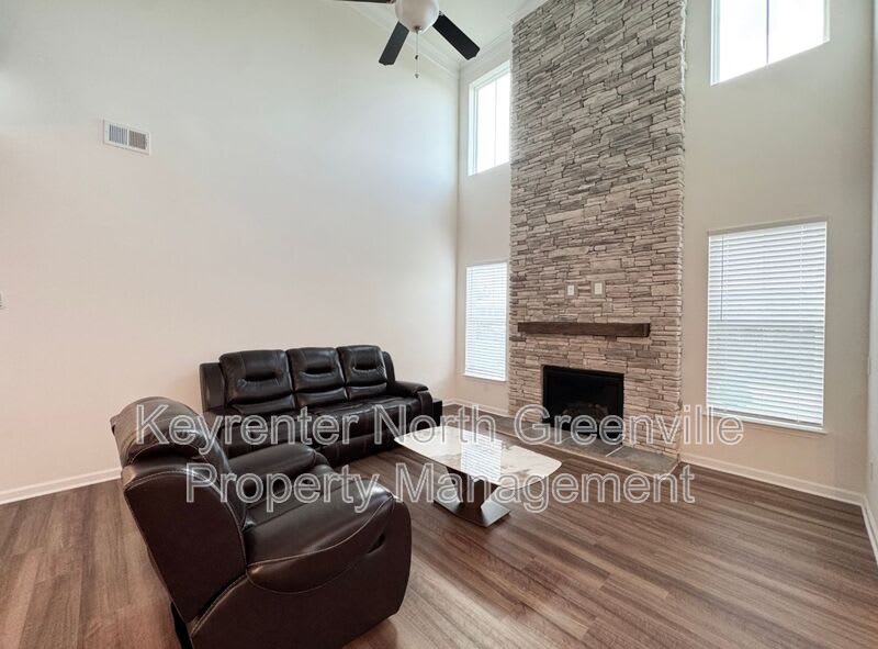 612 Columbus Cir – photo 4