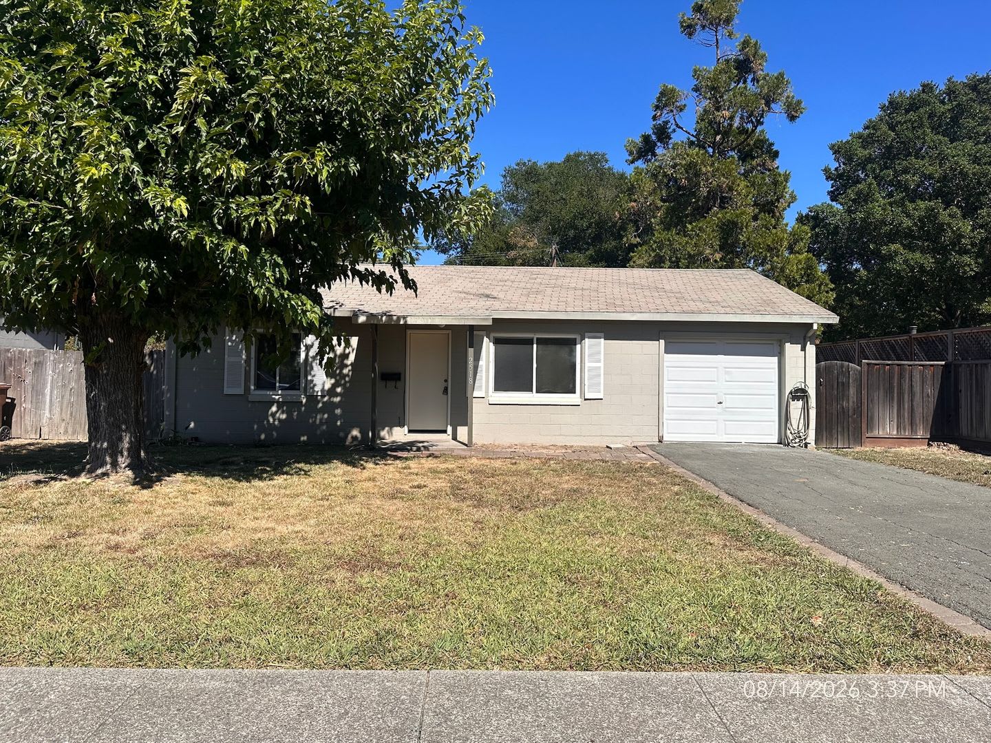 Updated 2 Bedroom – photo 1