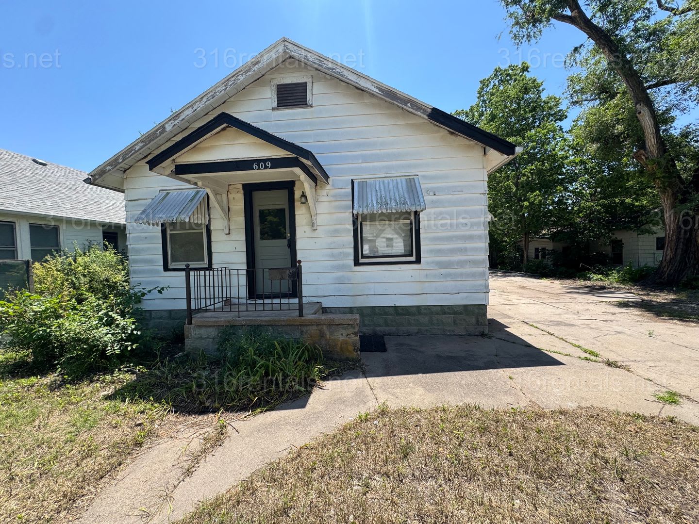 725 1 Bed 1 Bath Single Family Home – photo 1