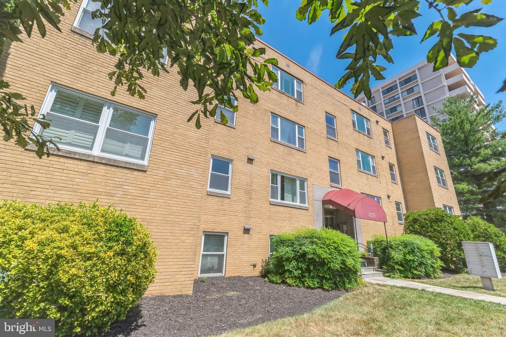 4225 N Henderson Road – photo 2