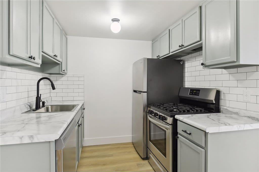99 E 54th Street – photo 4
