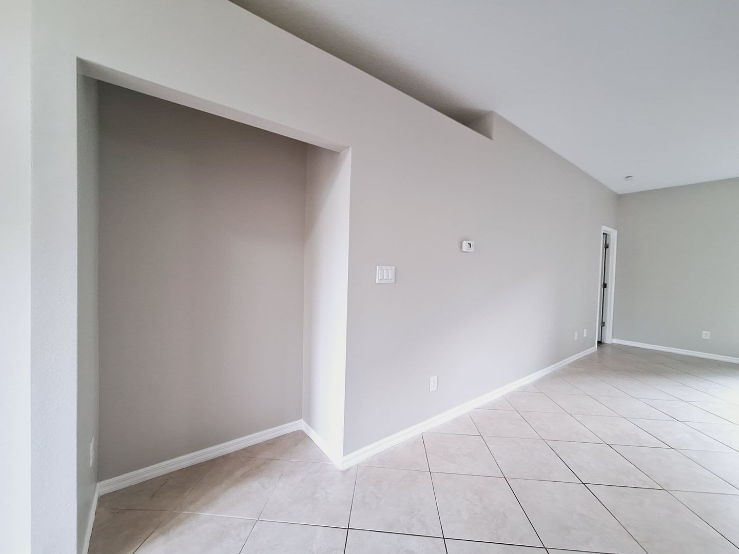 Dazzling 3 Bed, 2 Bath Updated Gem in Apopka – photo 3