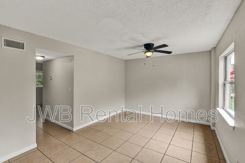 1842 Broadway Ave – photo 2