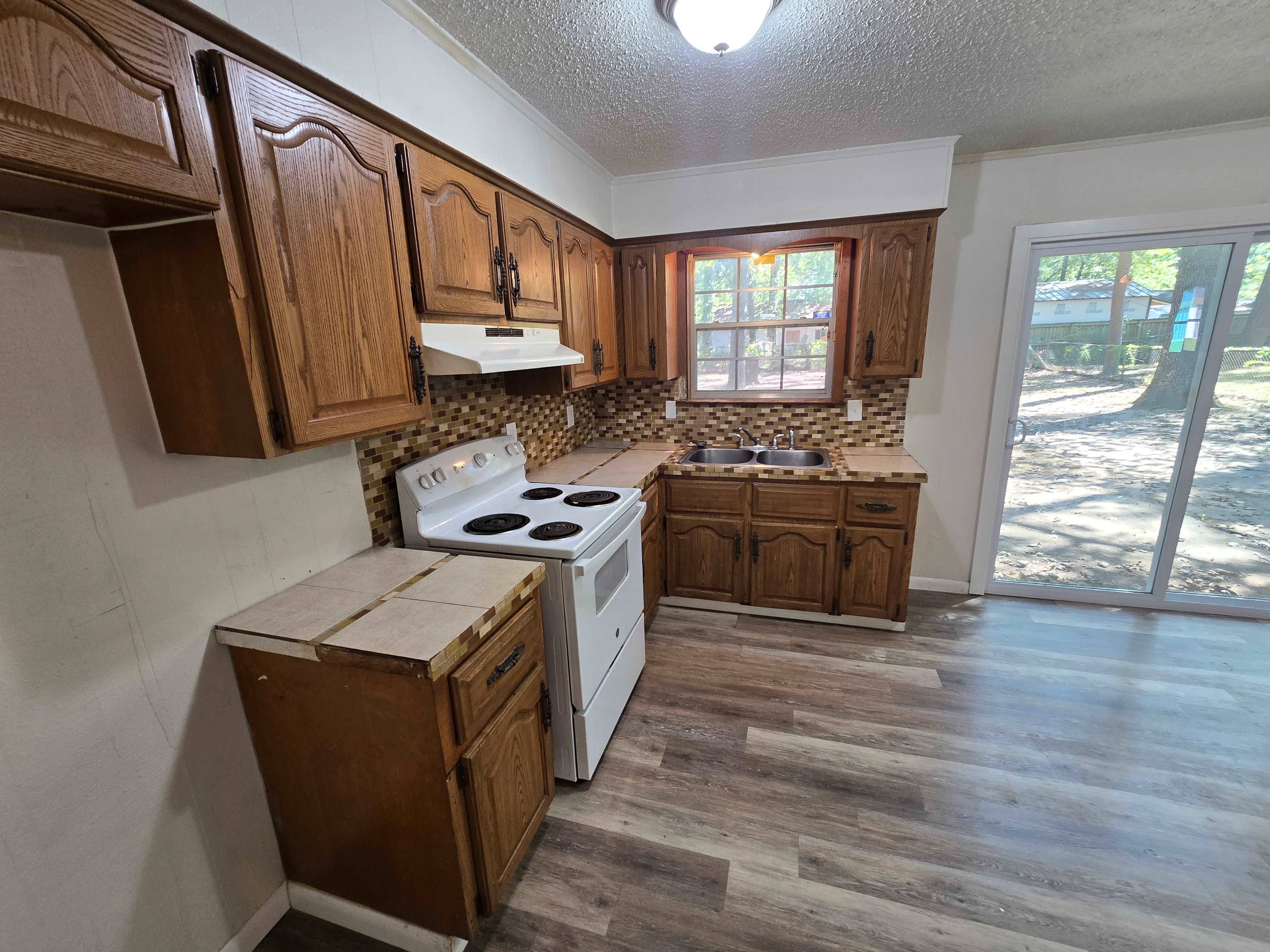 9615 Comstock Rd – photo 4