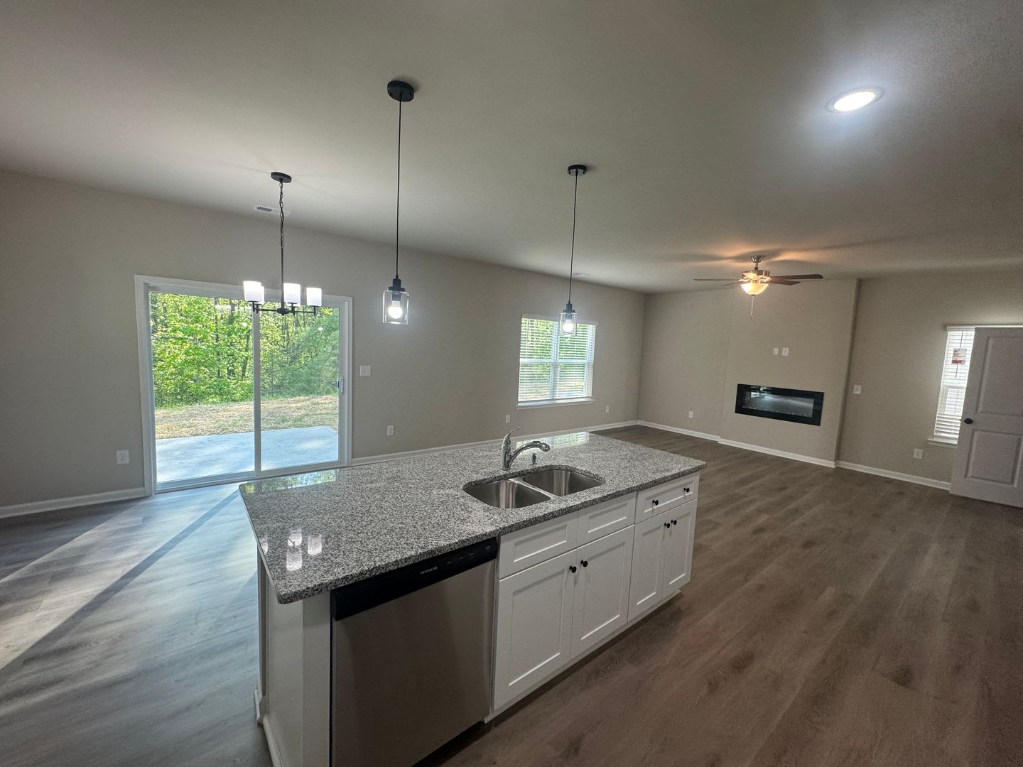 Move In Ready 4BR/2.5BA Home located in Stoneygreen Community – photo 4