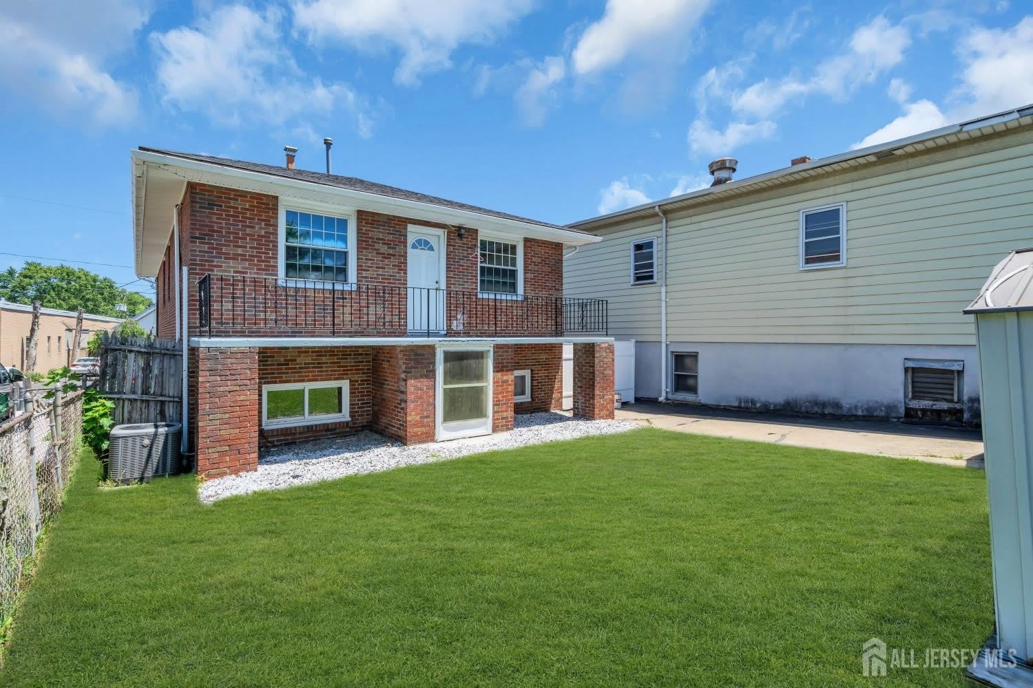 287 E Smith Street E – photo 5